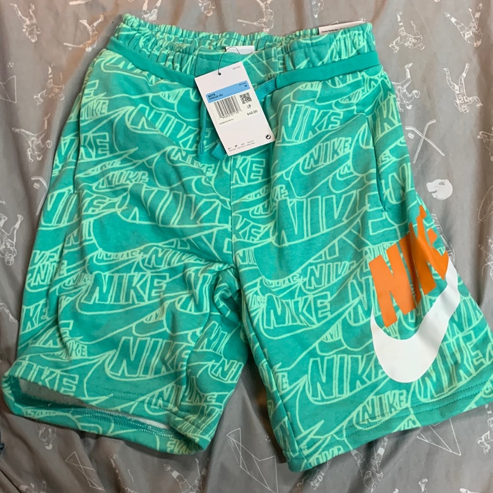 Brand new tag still on Nike boys size medium shorts